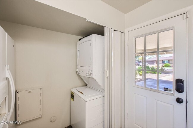 Building Photo - 3213 N 63rd Pl