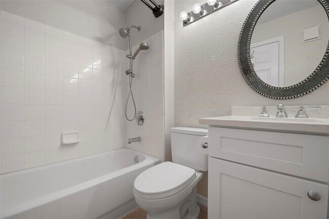 Building Photo - 850 S Tamiami Trl