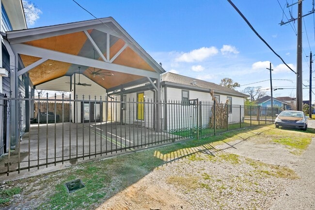 Building Photo - 5201 Pease St