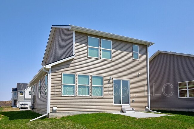 Building Photo - 1214 NW Yorktown Dr