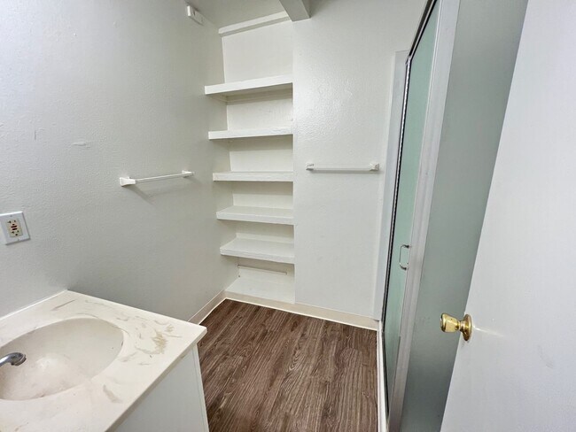 Building Photo - 5166