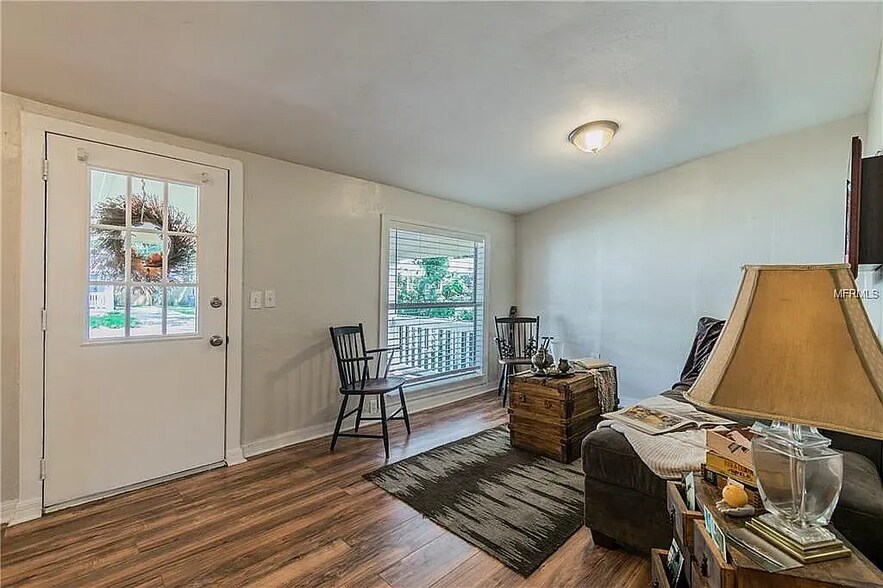 Building Photo - 228 W Jean St