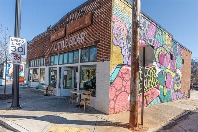 Building Photo - 1060 Grant Way SE