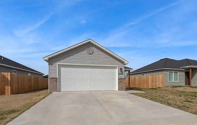 Building Photo - 2525 E Fox Mdw St