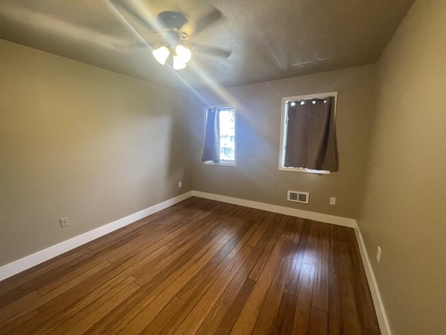 Building Photo - 1612 W Olive St