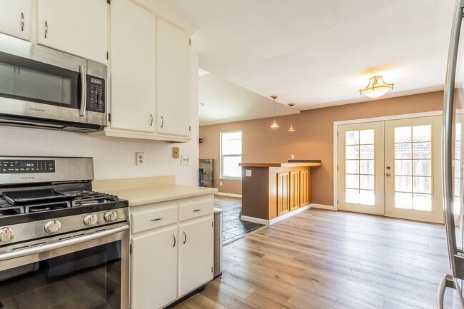 Building Photo - PURE Property Management Presents: Delightful 4 Bed 2 Bath Near Pioneer Park