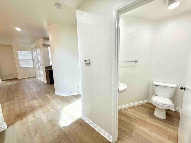 Building Photo - Gated Community - Updated Harbor City Townhouse - 3 bed / 2.5 bath