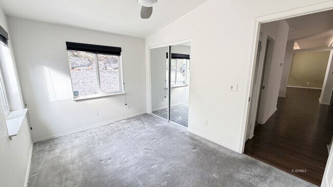 Building Photo - 25001 Rim Rock Rd