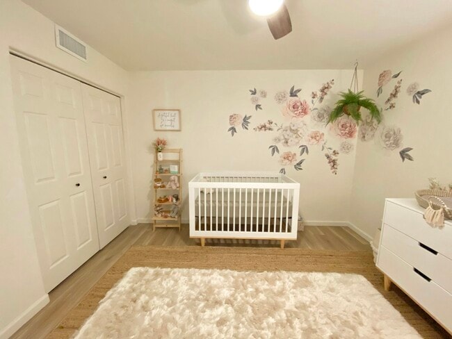 Building Photo - 6713 E Kelton Ln