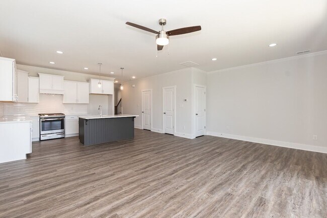 Building Photo - Brand New Corner Townhome in Rolesville!