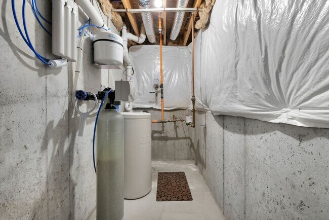 Building Photo - 3 bedroom Townhouse