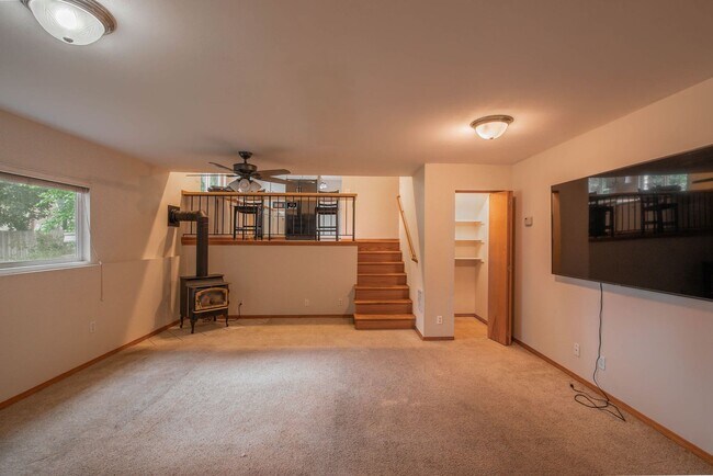 Building Photo - Spacious 3-Bed Home in Hayden Lake with La...