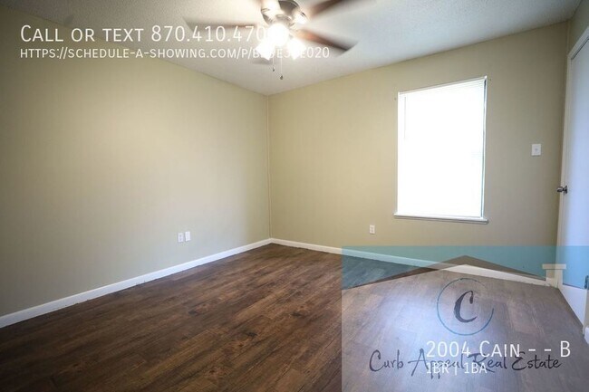 Building Photo - Recently renovated 1 bed, 1 bath apt - was...