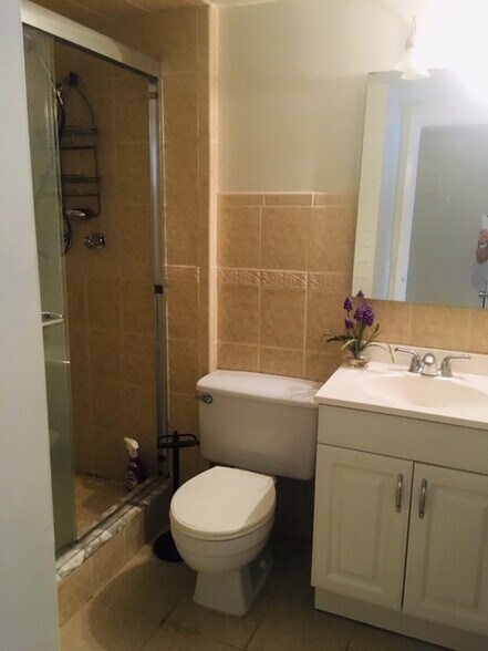 Guest Bathroom - 2420 Diana Dr