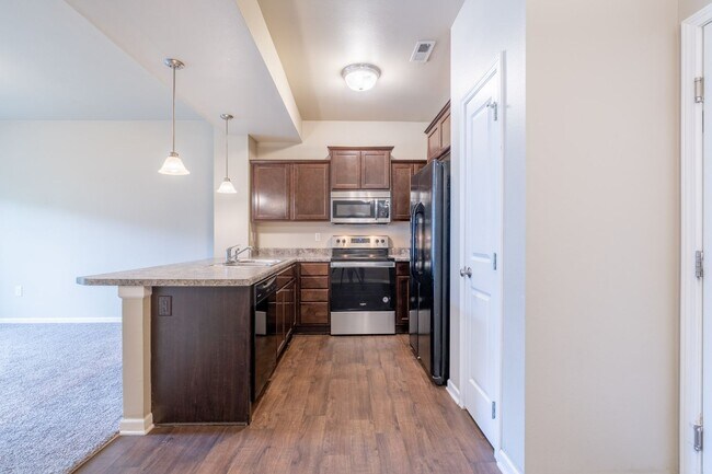 Building Photo - 3 Bedroom, 2.5 Bath Townhome for Rent in Prime Location!