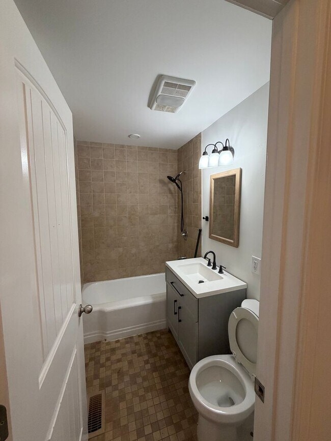 Building Photo - Modern JC Rental Near ETSU + JCMC — Pet Fr...