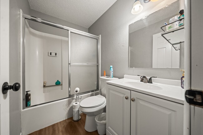 Building Photo - 116 Manor Cir