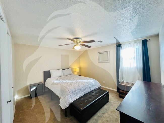 Building Photo - "Cozy Comfort Awaits: 3-Bedroom Home with Fireplace on Twilight Ave, Enid, OK!"