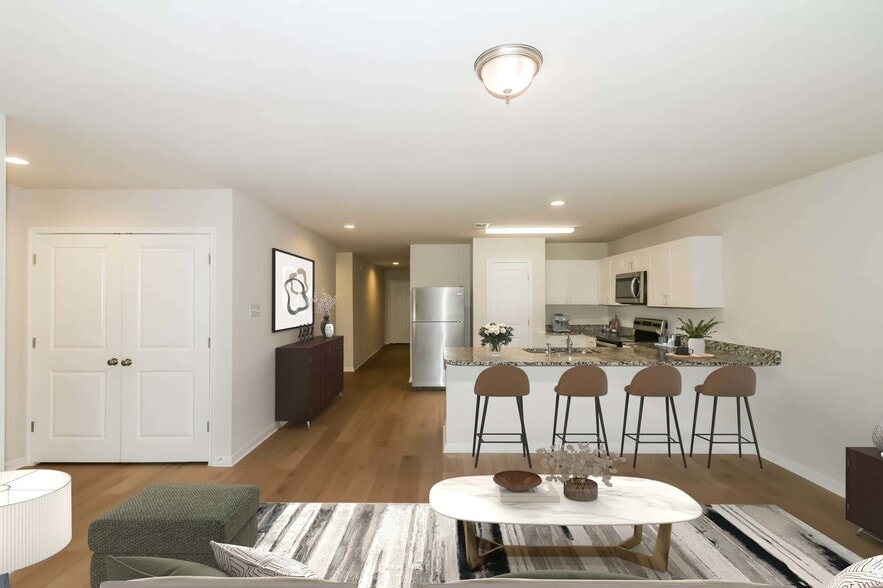 Building Photo - 10070 Cerritos dr