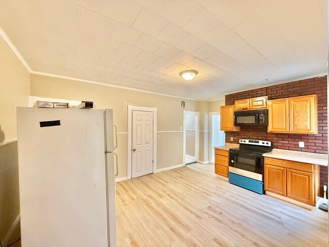 Building Photo - 136 Gershom Ave