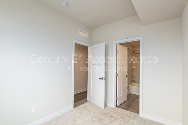 Building Photo - 14020 Sunrise Valley Dr