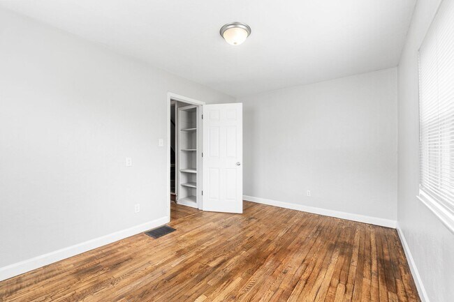 Building Photo - 388 S Powell Ave