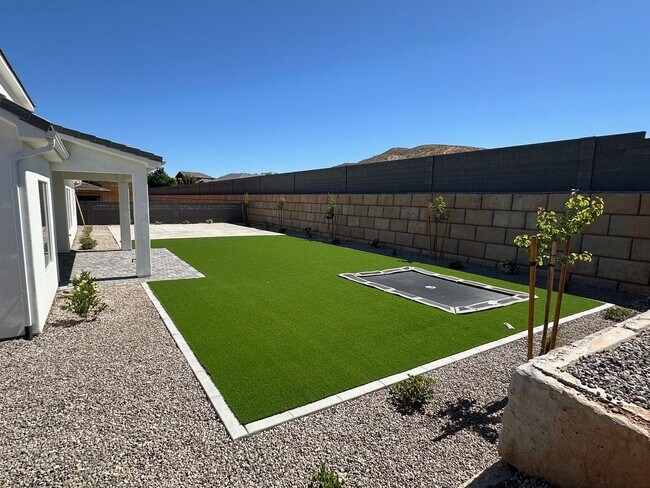 Building Photo - Stunning 5 Bedroom Home with Premium Upgrades Throughout
