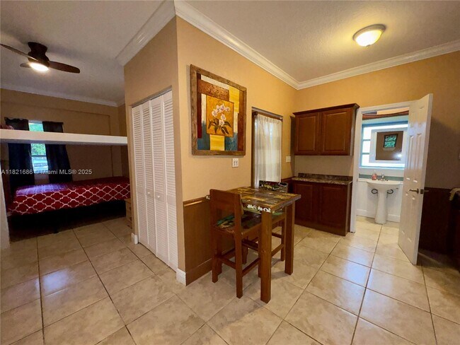 Building Photo - 786 Bostwick Dr