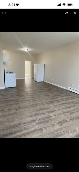 Building Photo - 663 Middle St