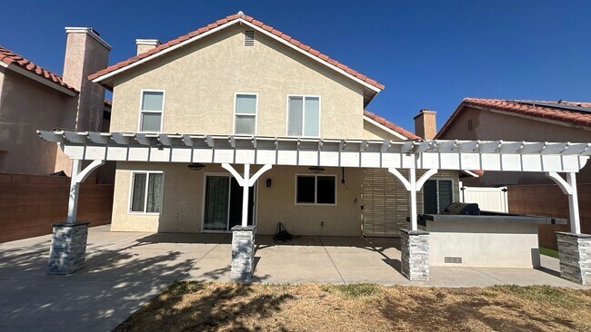 Building Photo - EAST PALMDALE HOME