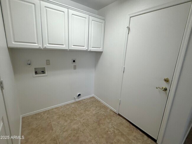 Building Photo - 4208 E Hamblin Dr