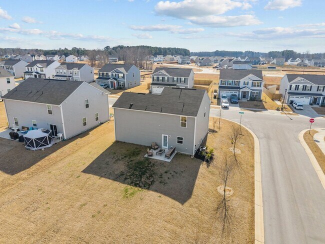 Building Photo - 160 Day Song Ct