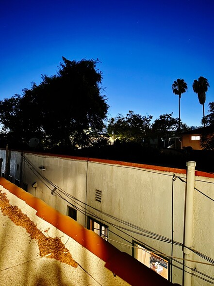 Building Photo - 808 N Poinsettia Pl