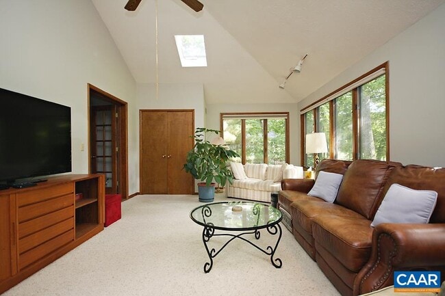 Building Photo - 32 Dogleg Rd