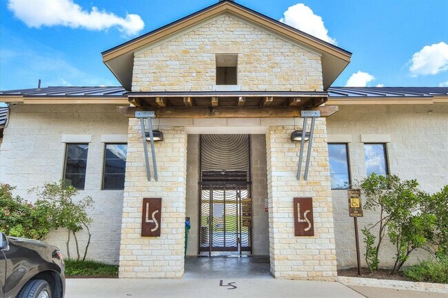 Building Photo - 696 Ledge Stone Dr