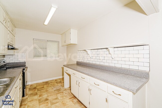 Building Photo - Cozy Comfort Meets Classic Charm in Killough Springs!