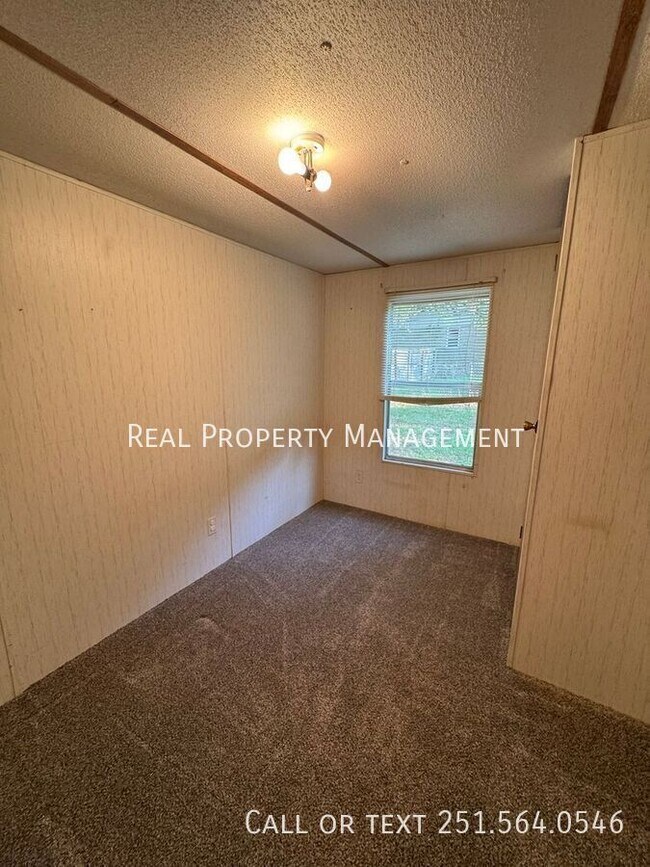 Building Photo - 3101 Western Hills Dr W