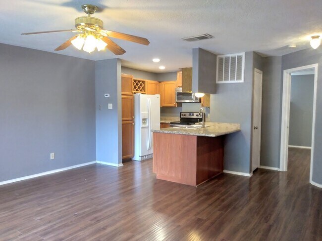 Building Photo - Cozy Medical Center Condo with Fireplace, Community Pool & Included Appliances!