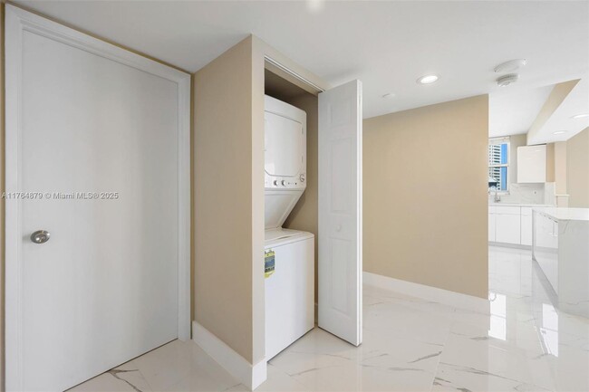 Building Photo - 770 Claughton Island Dr