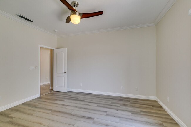 Building Photo - 434 Viewmont Dr
