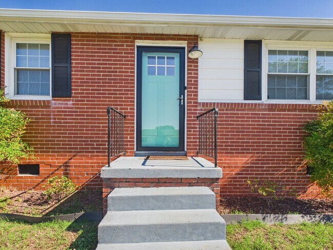 Building Photo - 3114 Glenoa Rd