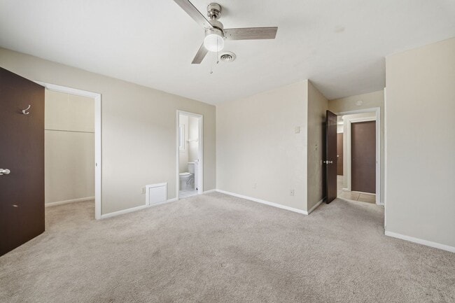 Building Photo - Spacious 4 bedroom/2 Bath Ranch Style Home