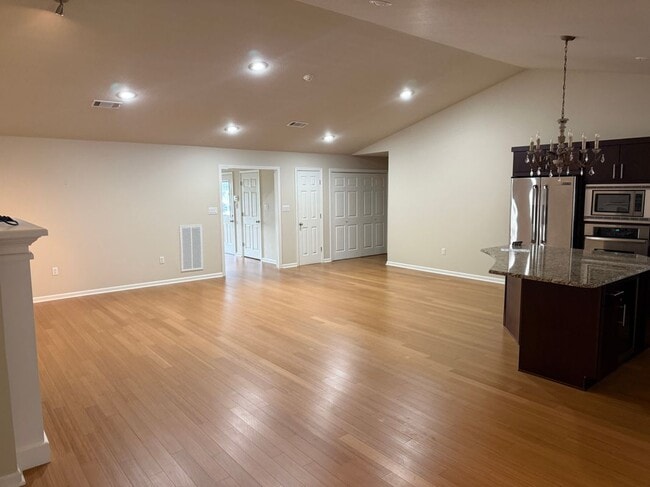 Building Photo - 12 Enclave Cir
