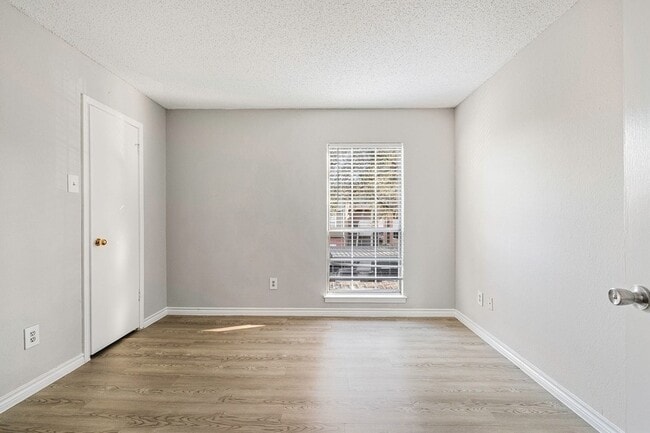 Building Photo - 3621 W Northgate Dr