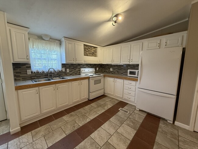 Building Photo - 269 Gilliam Mountain Rd