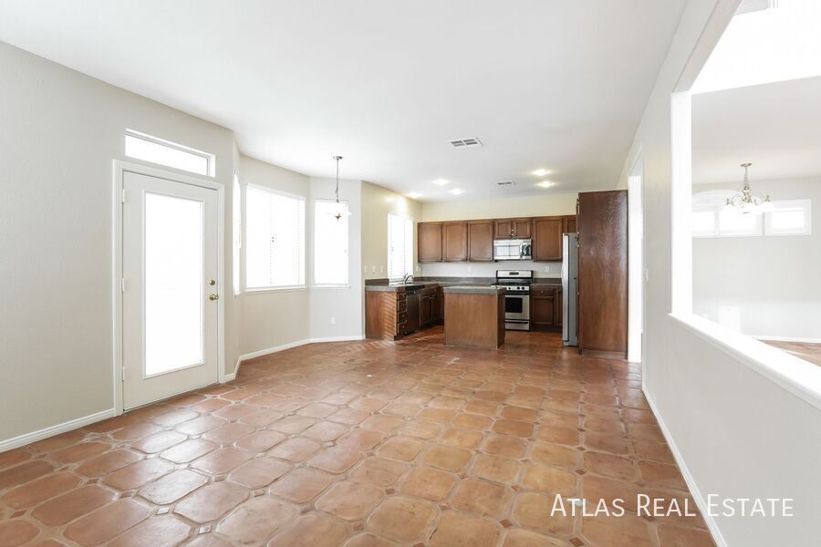 Building Photo - 2213 Warm Walnut Dr