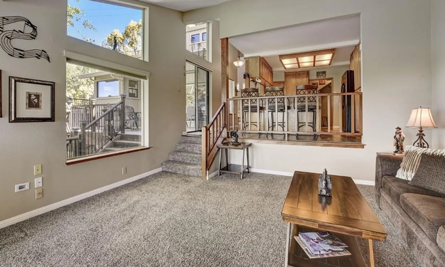 Building Photo - Bright 2-Bed/2-Bath Auburn Home with Sutte...