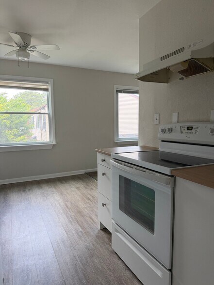 Building Photo - 2412 Azalea Garden Rd