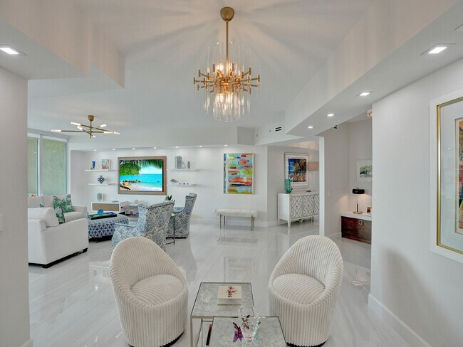 Building Photo - 411 N New River Dr E