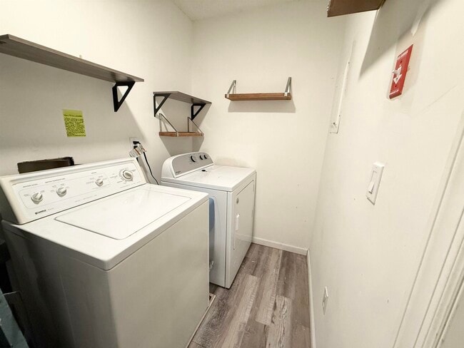 Building Photo - 12 Colonial Ct